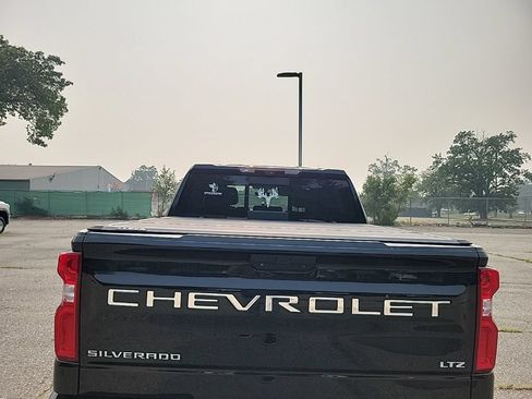 Used 2021 Chevrolet Silverado 1500 LTZ w/ Technology Package AWD/4WD image 7