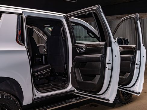 Used 2024 Chevrolet Suburban LS image 31