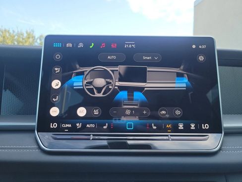 New 2026 Volkswagen Tiguan SE FWD image 18