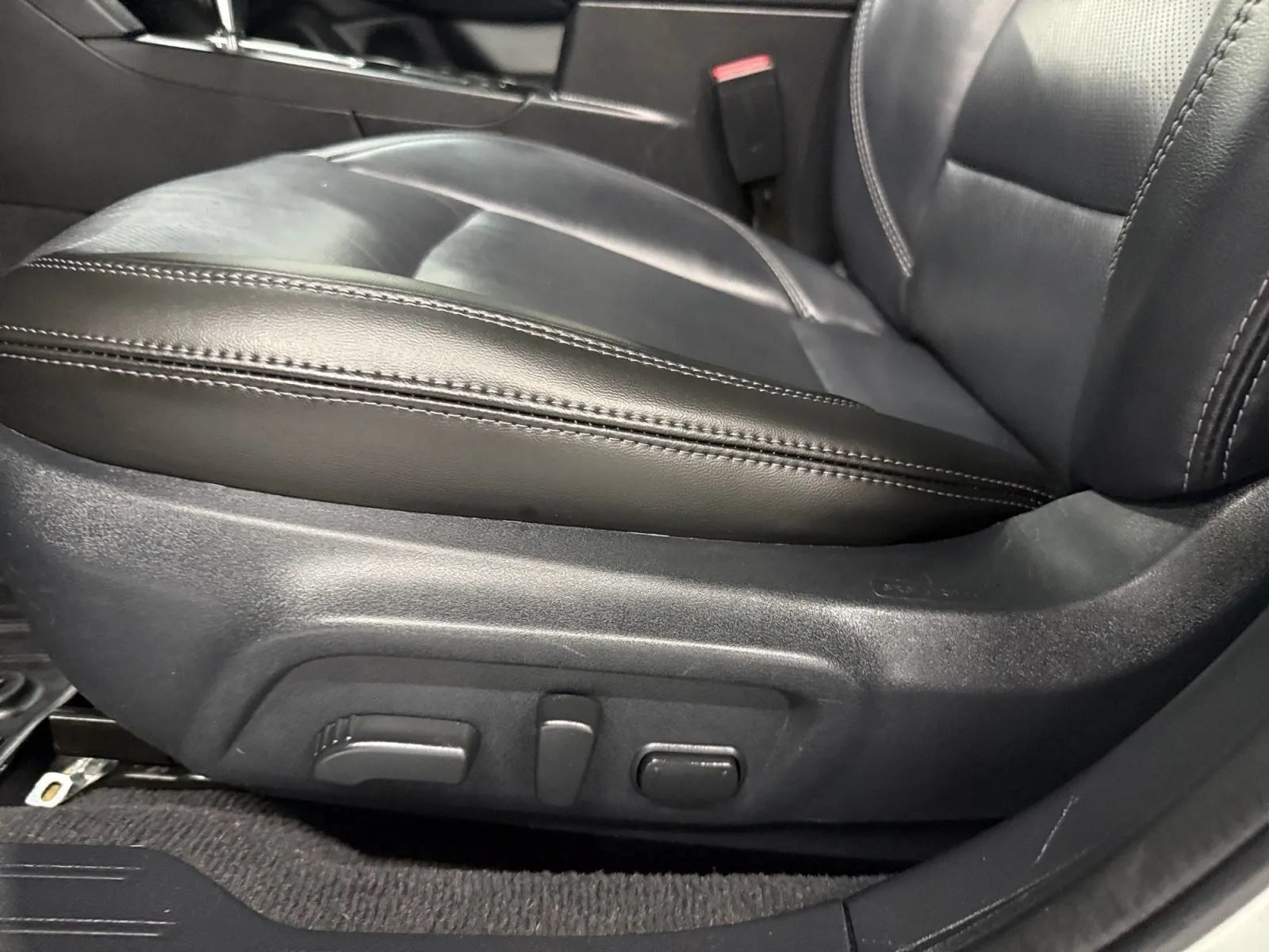 Used 2019 Subaru Outback 3.6R Limited AWD/4WD image 31