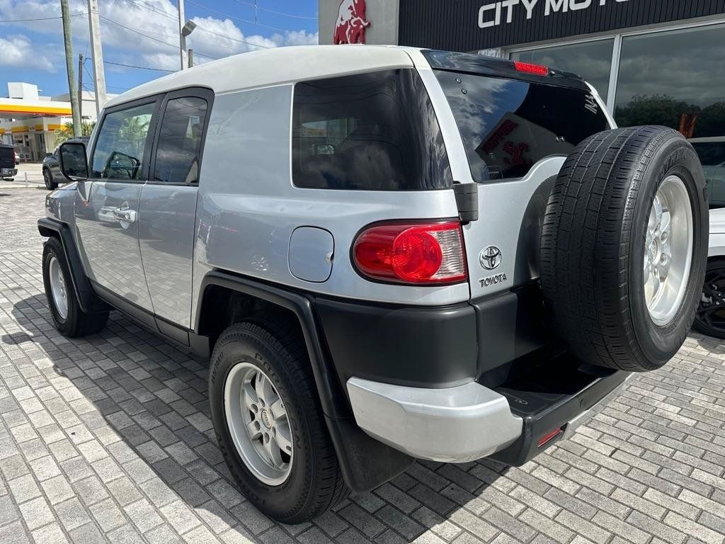 Used 2007 Toyota FJ Cruiser 2WD w/ Convenience Pkg image 5