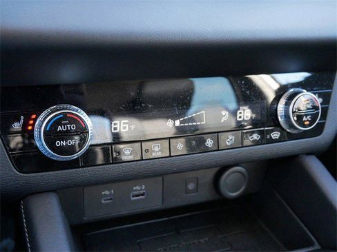 Used 2025 Mitsubishi Outlander SE image 21