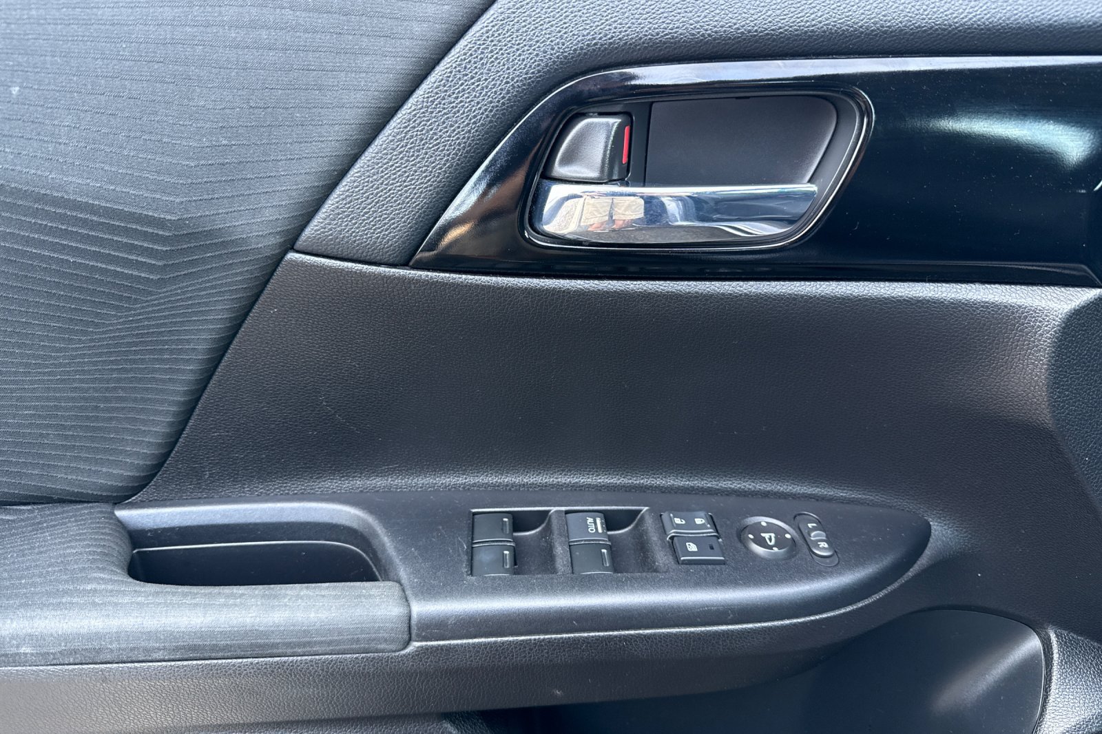 Used 2017 Honda Accord LX image 11