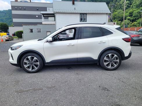 Used 2023 Ford Escape Platinum image 5