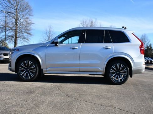 Certified 2022 Volvo XC90 T6 Momentum w/ Climate Package image 4