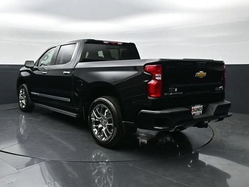 Used 2025 Chevrolet Silverado 1500 High Country AWD/4WD image 8