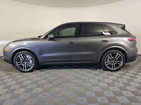 Used 2020 Porsche Cayenne Turbo image 2