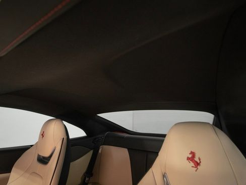 Used 2020 Ferrari Portofino image 40