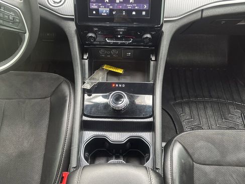 Used 2024 Jeep Grand Cherokee L Laredo image 19