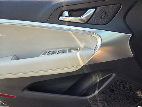 Used 2025 Genesis G70 2.5T RWD image 20