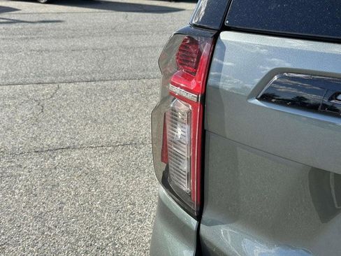 Used 2023 Chevrolet Tahoe Z71 w/ Z71 Off-Road Package image 8