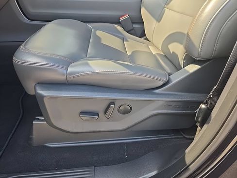 Used 2025 Ford Expedition Active AWD/4WD image 32