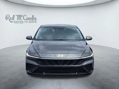 Certified 2024 Hyundai Elantra SE FWD image 8