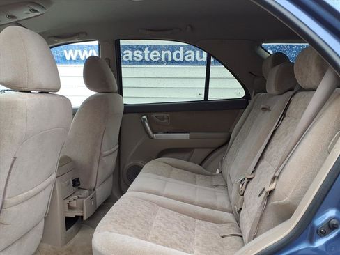 Used 2006 Kia Sorento LX image 9