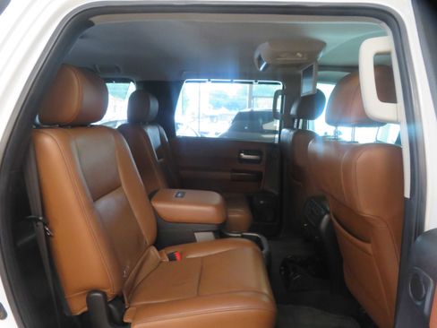 Used 2017 Toyota Sequoia Platinum RWD image 26