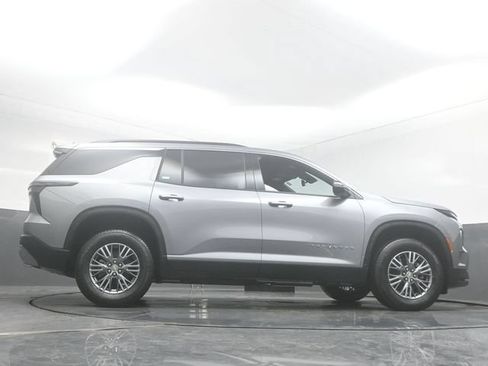 New 2026 Chevrolet Traverse LT w/ Driver Confidence Package FWD image 32
