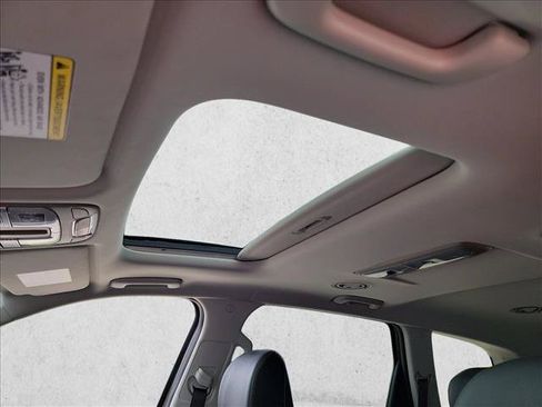 Used 2025 Kia Telluride S FWD image 18