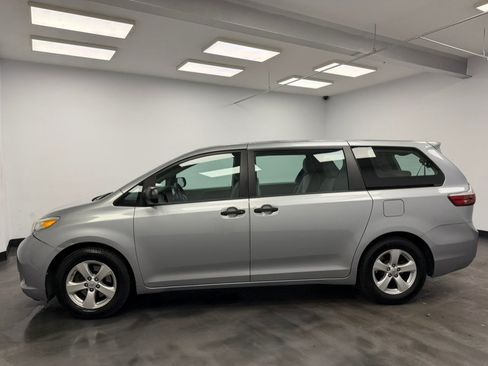 Used 2015 Toyota Sienna L FWD image 3
