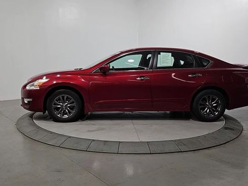Used 2015 Nissan Altima 2.5 S w/ Special Edition Package FWD image 2