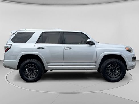 Used 2018 Toyota 4Runner Limited AWD/4WD image 31