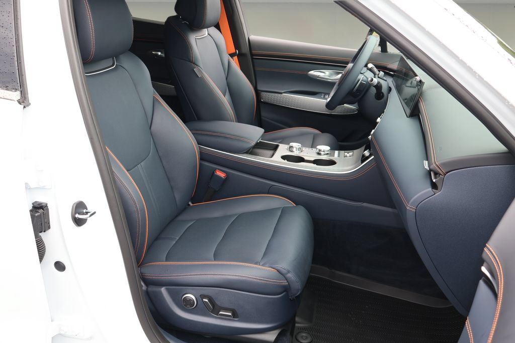 Used 2026 Genesis GV70 2.5T Sport Prestige AWD/4WD image 16