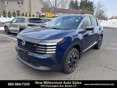 Used 2025 Nissan Kicks SR image 3