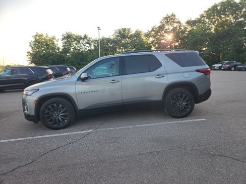 Used 2023 Chevrolet Traverse RS FWD image 13