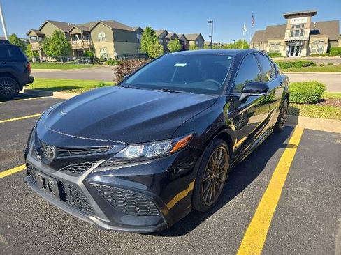 Used 2023 Toyota Camry SE w/ Convenience Package AWD/4WD image 3