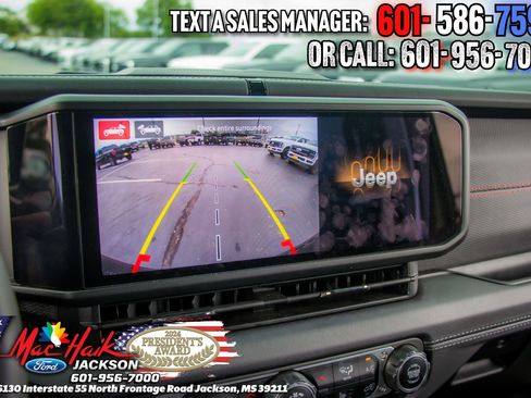 Used 2024 Jeep Wrangler Unlimited Rubicon AWD/4WD image 18