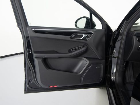 Certified 2026 Porsche Macan AWD/4WD image 19