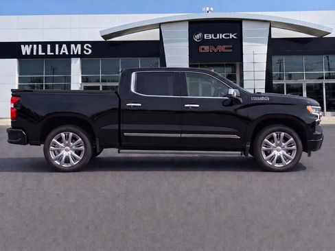 Certified 2025 Chevrolet Silverado 1500 High Country w/ Technology Package AWD/4WD image 8