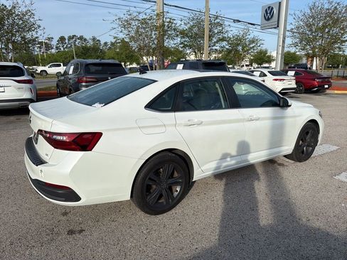 Certified 2024 Volkswagen Jetta SE w/ Panoramic Sunroof Package image 8