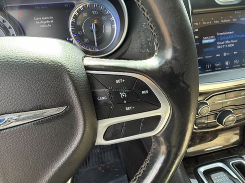 Used 2018 Chrysler 300 Limited image 27