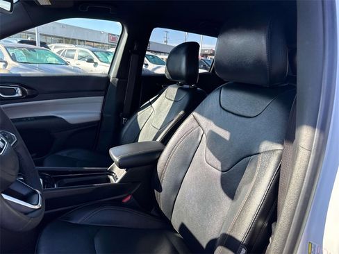 Used 2023 Jeep Compass Limited image 22