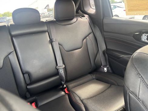 Used 2025 Jeep Compass Trailhawk AWD/4WD image 36