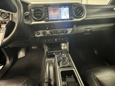 Used 2022 Toyota Tacoma Limited AWD/4WD image 22