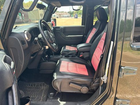 Used 2011 Jeep Wrangler Unlimited Sahara w/ Dual Top Group AWD/4WD image 10