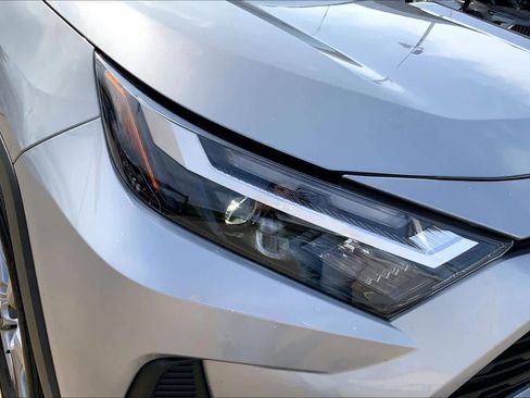 Used 2022 Toyota RAV4 XLE AWD/4WD image 27