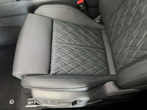 New 2025 Audi SQ5 Prestige image 14