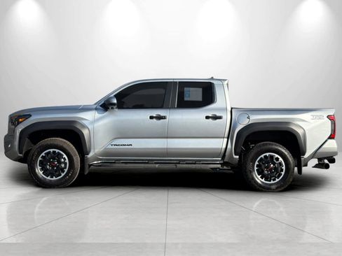 Used 2025 Toyota Tacoma TRD Off-Road AWD/4WD image 4