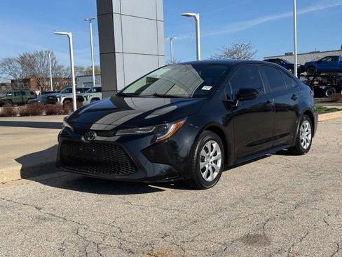 Used 2021 Toyota Corolla LE image 7