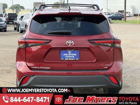 Used 2024 Toyota Highlander LE image 8