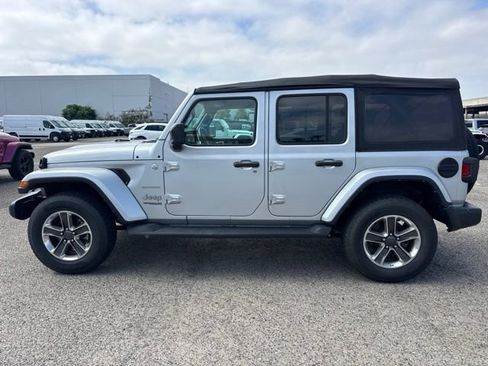 Used 2022 Jeep Wrangler Unlimited Sahara w/ Cold Weather Group AWD/4WD image 8