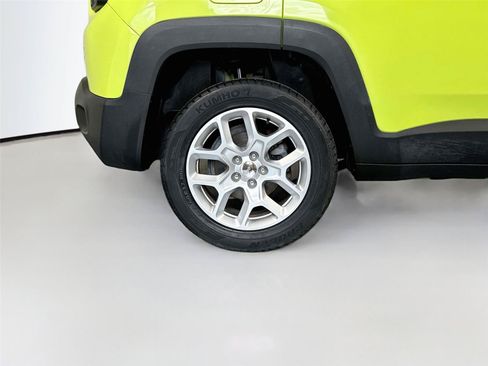 Used 2017 Jeep Renegade Latitude w/ Cold Weather Group AWD/4WD image 35