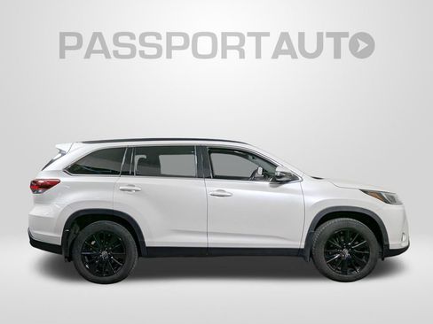 Used 2019 Toyota Highlander SE image 8