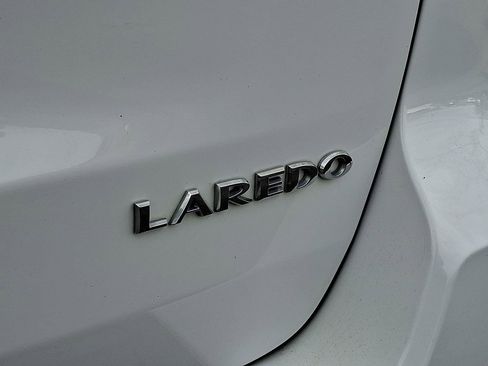 Used 2019 Jeep Grand Cherokee Laredo image 29