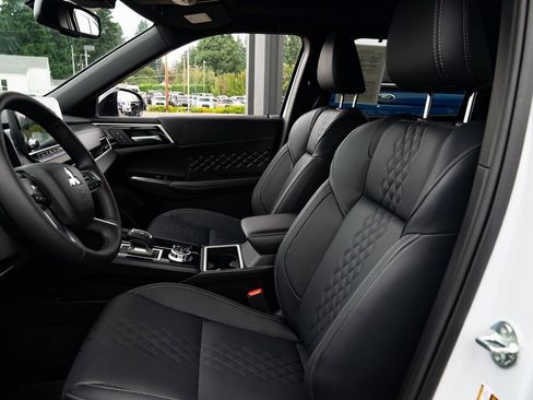 Used 2025 Mitsubishi Outlander SEL Black Edition image 18