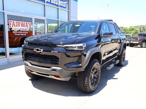 Certified 2025 Chevrolet Colorado ZR2 w/ Midnight Edition AWD/4WD image 6