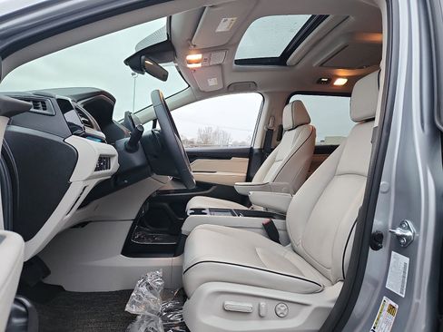 Used 2025 Honda Odyssey Touring image 13