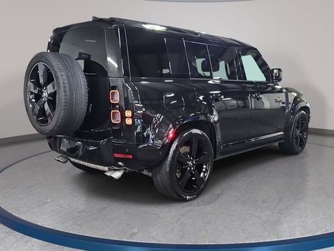Used 2025 Land Rover Defender 110 V8 AWD/4WD image 5